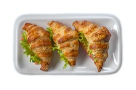 {{photo.Alt || photo.Description || 'Мини круассаны с семгой'}}