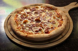 {{photo.Alt || photo.Description || 'Хантер'}}