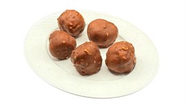 {{photo.Alt || photo.Description || 'Профитроли со сливочным кремом, шоколадом и орехами'}}